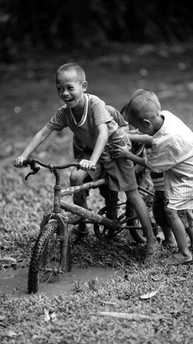 " سلامٌ للذين غضوا أبصارهم عن فشلنا ..
وصفقوا لمحاولاتنا .. وشجعونا على الوقوف بلا مقابل..💚