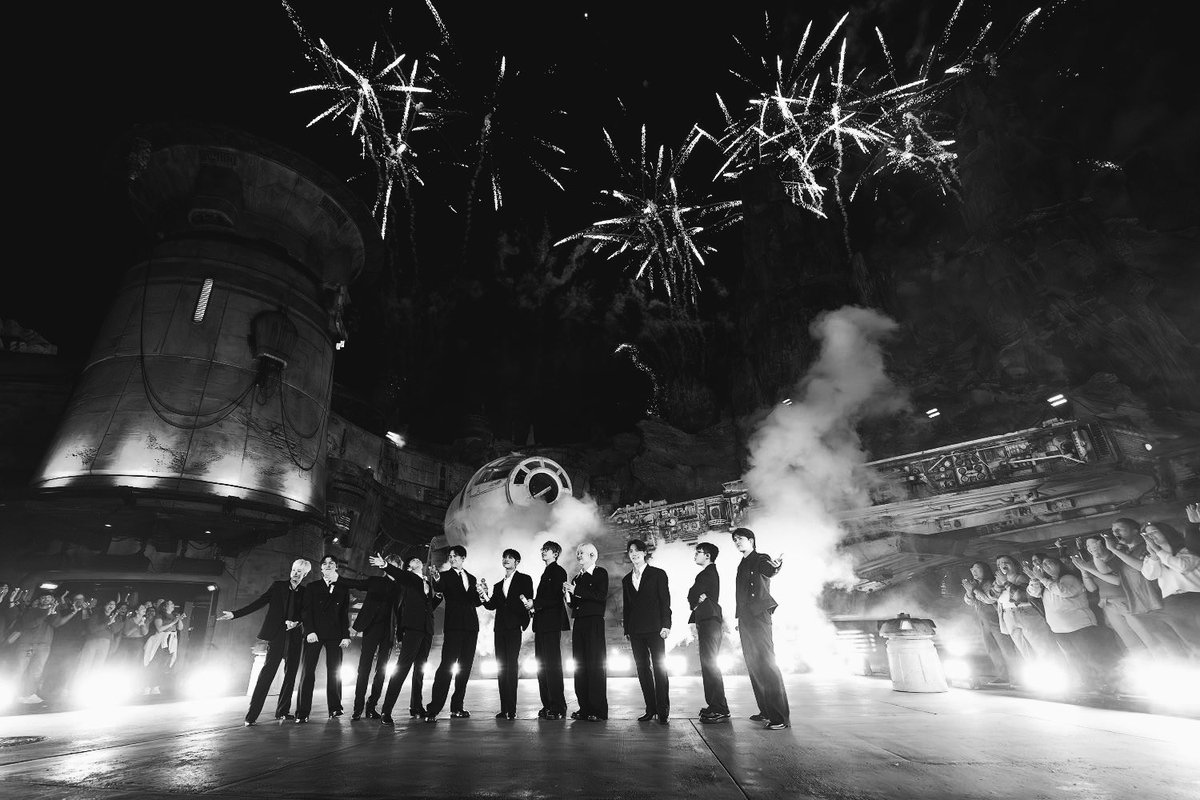 Carats!  I  got  news  for  you,  🗞️  Seventeen  will  perform  𝖳𝗁𝖾  𝖶𝗈𝗇𝖽𝖾𝗋𝖿𝗎𝗅  𝖶𝗈𝗋𝗅𝖽  𝗈𝖿  𝖣𝗂𝗌𝗇𝖾𝗒: ͟ 𝖧͟𝗈͟𝗅͟𝗂͟𝖽͟𝖺͟𝗒͟  𝖲͟𝗉͟𝖾͟𝖼͟𝗍͟𝖺͟𝖼͟𝗎͟𝗅͟𝖺͟𝗋  on  December  1st.⠀You  may  catch  it  on  ABC  later  so  please  look  forward  to  it,  ♥︎