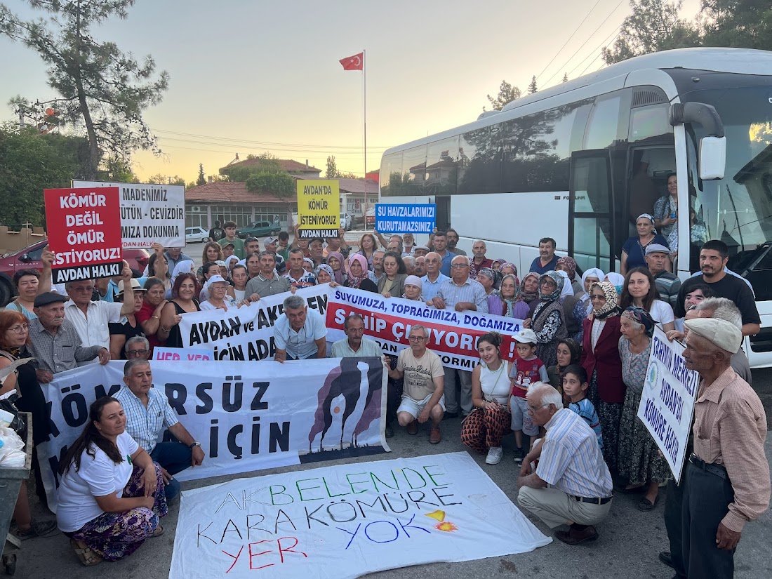 Avdan köylüleri kazandı✌🌿

Topraklarına acele kamulaştırma kararı gelen Avdanlılar baskıya ve şiddete rağmen yıllar sonra mücadeleyi kazandılar. Akbelen'den Avdan'a büyüttüğümüz mücadelemizi, biliyoruz ki hep birlikte kazanacağız. 

Şirketler gidecek, biz kalacağız!