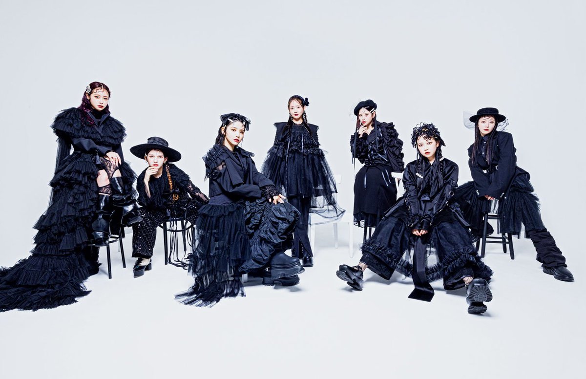 FRUITS_ZIPPER's tweet photo. ✨📚掲載情報📚✨

FRUITS ZIPPERが登場『装苑』1月号(11月28日発売)

黒ビジュアルのFRUITS ZIPPERが公開されました🖤✨
ブラックFRUITS ZIPPERはどうですか❔🎵

＝＝＝＝＝＝＝＝
白と黒のファンタジー
FRUITS ZIPPER×スタイリスト相澤 樹
＝＝＝＝＝＝＝＝

お楽しみに〜💜🩷💚🩵🧡💛❤️

#FRUITSZIPPER #ふるっぱー
#フルーツジッパー