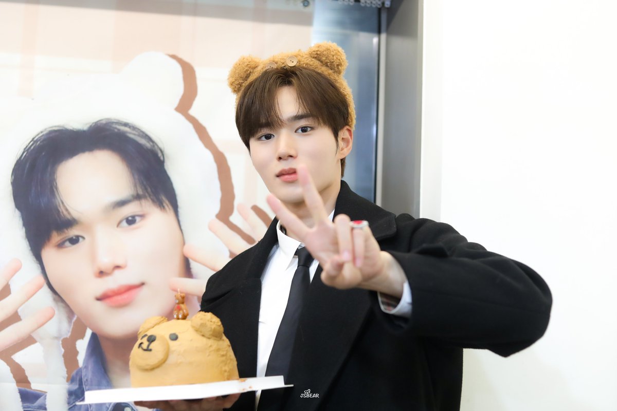 jsbear1120's tweet image. 241120

ก็ʕ•͡ᴥ•ʔ ก้

#위아이 #WEi
#김준서 #KIMJUNSEO #준서 #JUNSEO #준서베어