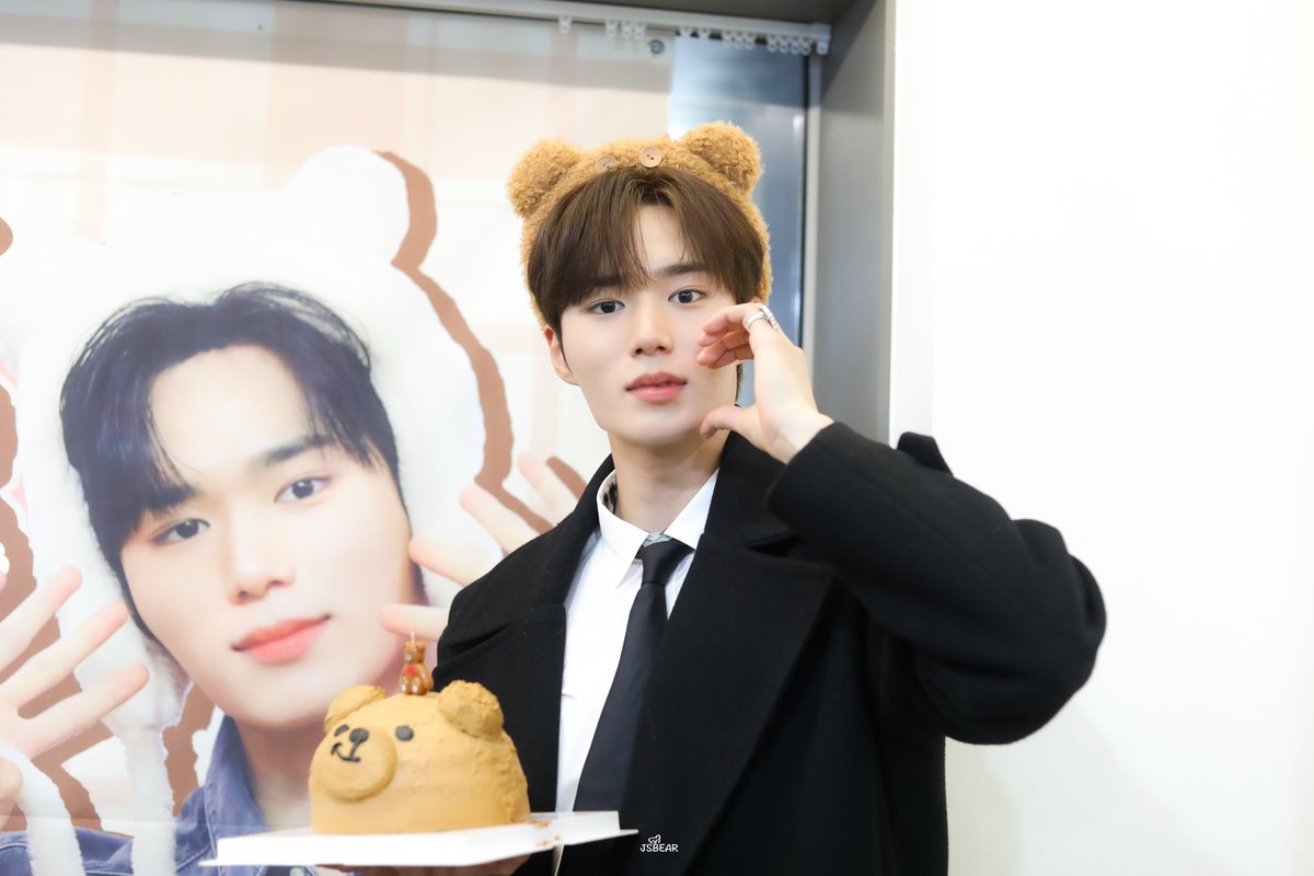 jsbear1120's tweet image. 241120

ก็ʕ•͡ᴥ•ʔ ก้

#위아이 #WEi
#김준서 #KIMJUNSEO #준서 #JUNSEO #준서베어