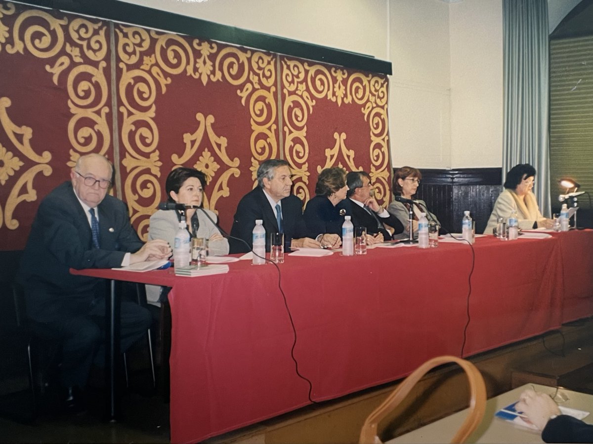 uned_vg's tweet photo. 📚✨ Ayer celebramos 50 años de historia en el Centro Asociado de la UNED en Vitoria-Gasteiz 🎉
Un 21 de noviembre de 1974, se firmaba el Convenio de creación de nuestro centro.
#UNEDVitoriaGasteiz #50AñosUNED #EducaciónADistancia #OrgulloUNED https://t.co/7R7RQJpaI3