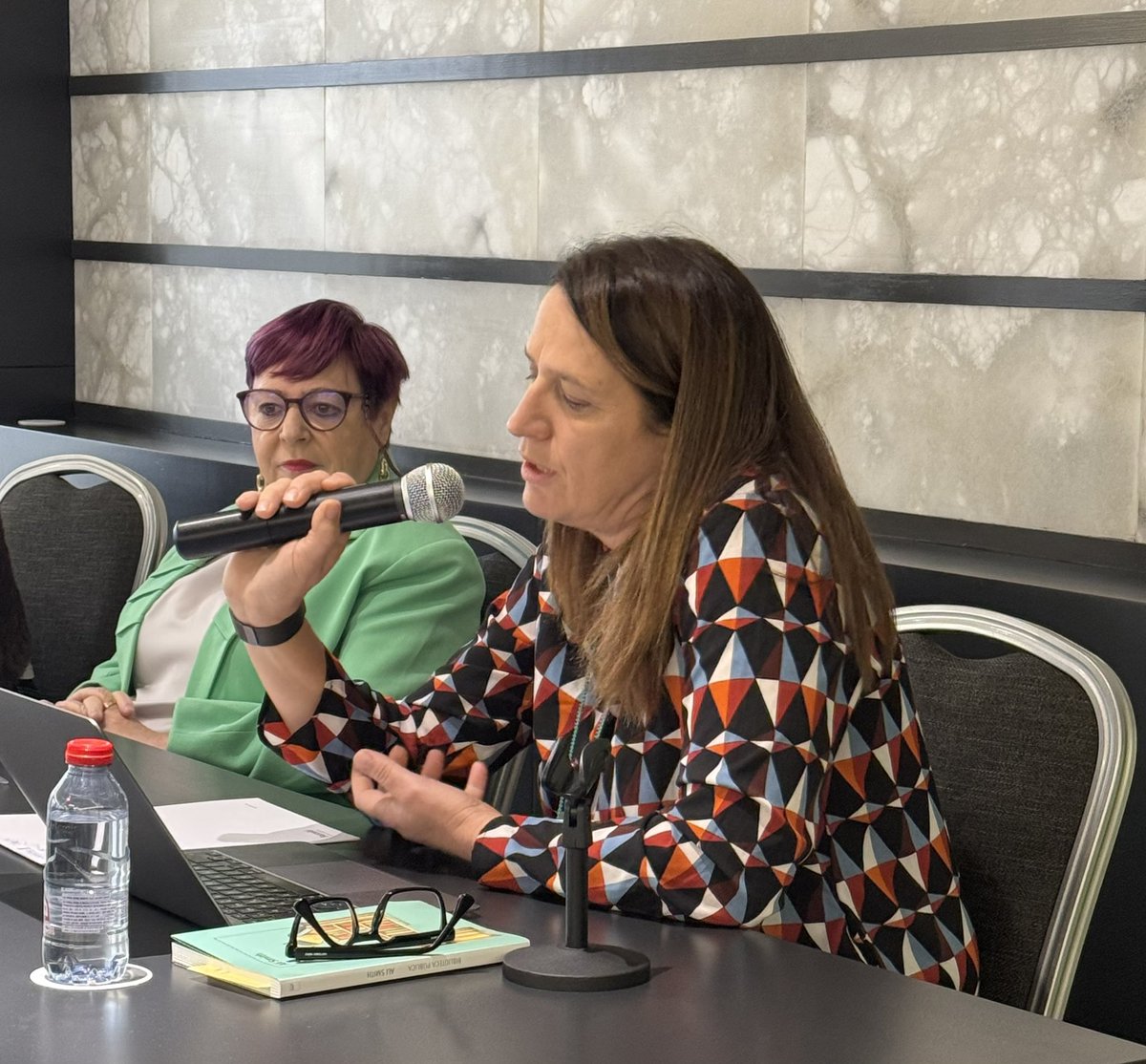Alicia Sellès nos habla de #bibliotecas #sostenibilidad y #agenda2030 #meetingAAPID2024 <a href="/fesabid/">FESABID</a> #aapid <a href="/aliciaselles/">alicia sellés carot</a>