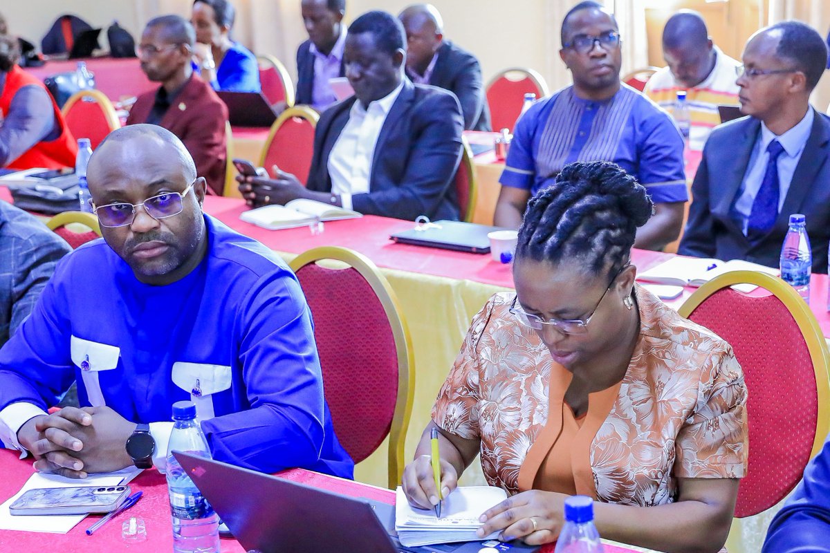 WhoBurundi's tweet image. Point sur la gestion #Mpox, validation du plan de préparation #MVM et introduction du vaccin HEXAVALENT au Burundi. Tels sont les sujets débattus par les membres du #CPSD, dont @WhoBurundi assure le lead, réunis ce 22/11 sous la présidence du @mspls_bdi.