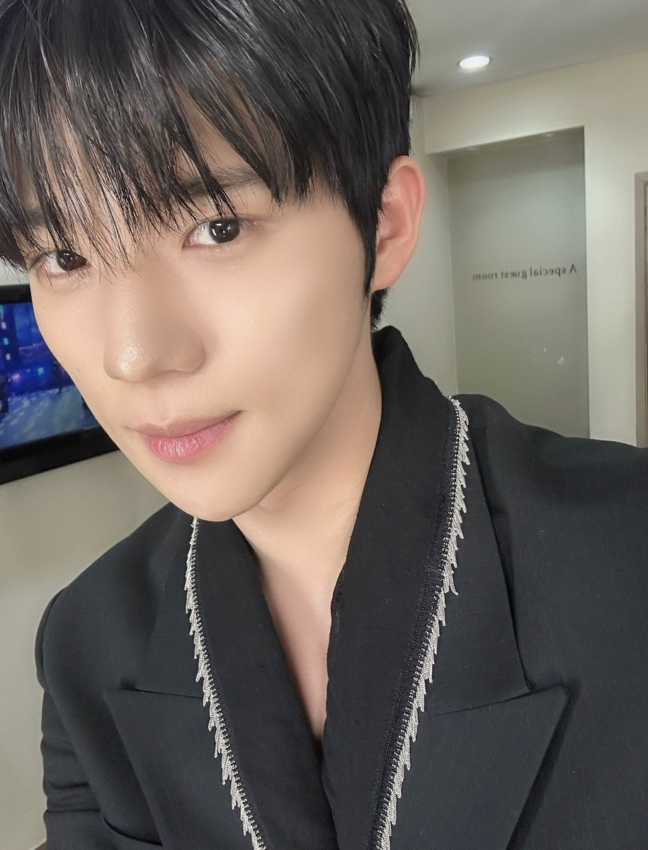 KBSMusicBank's tweet image. 이번 겨울에는 핫팩 필요 없겠다 ☃️
상민호 조합 너무 훈훈해서 🔥🔥