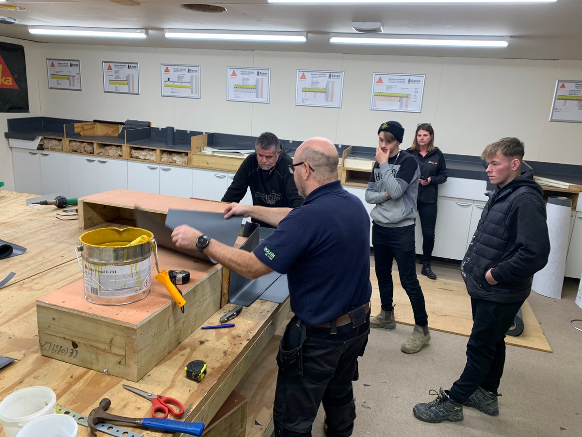 RavenRoofingSup's tweet image. Another great single ply training session completed at our Hawkhurst Training Centre.

To book a place on an upcoming courses, please contact: Jack.lewis@ravenroofingsupplies.co.uk
#singleply #trainingiskey #roofingsupplies
@sikalimited @roofingtoday