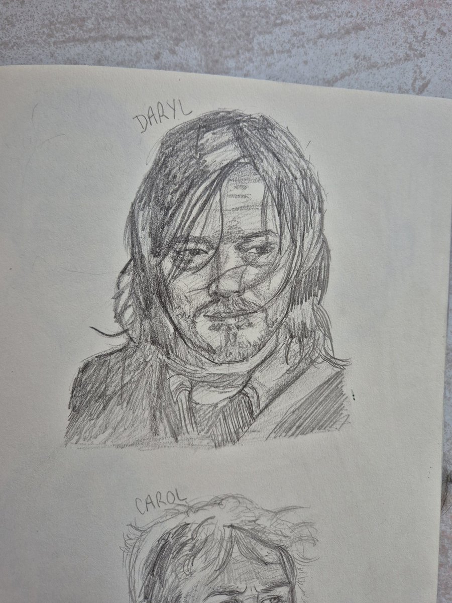 moonlightadele's tweet image. Les premiers vs les derniers ✏️☺️
@wwwbigbaldhead 
#TWDFamily #twddaryldixon #TheWalkingDead