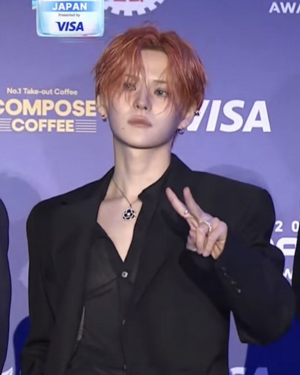 yoshicosmos's tweet photo. he so fine https://t.co/1NjUgBi1IV