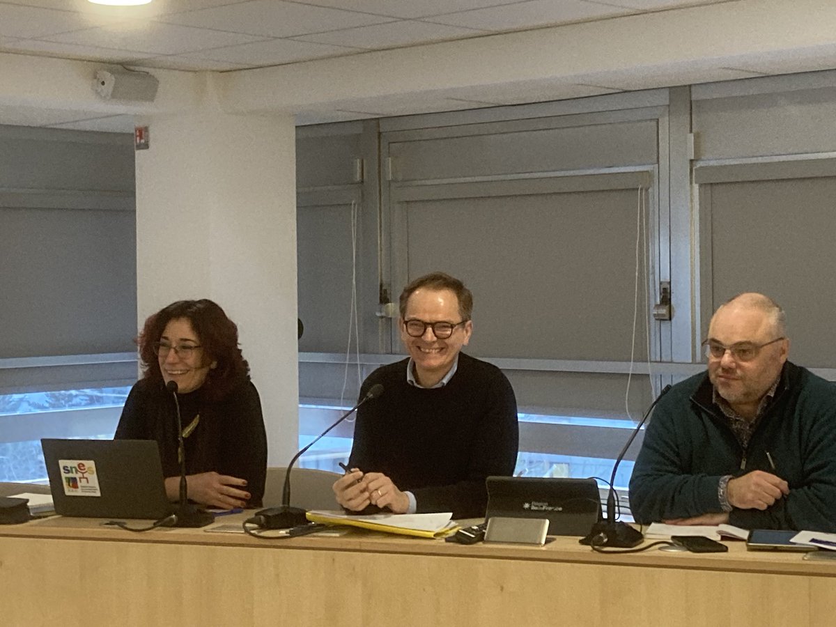 SandCharrier's tweet photo. @SNESFSU Introduction sur l’actualité générale par @lepaihgwen1 SG adjoint du @SNESFSU #JRDSnes #Lettres https://t.co/E9LQ3wmas7