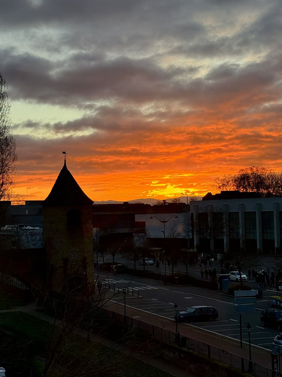 Démarrer la journée en douceur en jetant un œil par la fenêtre chez le kiné.. 🧡

#Alsace #VisitAlsace #Haguenau #VisitHaguenau