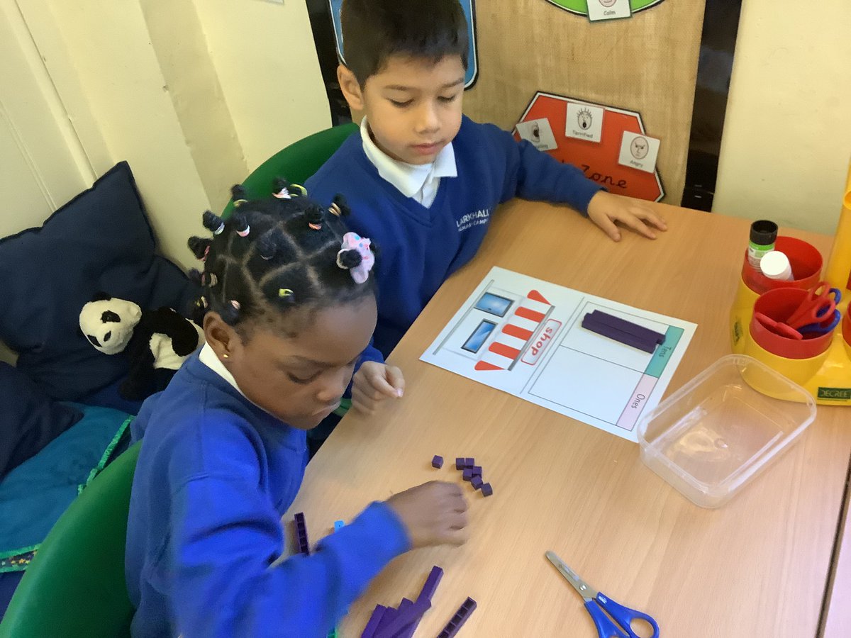 LarkHallPrimary's tweet photo. We learnt about exchanging in Maths for the first time! We collaborated 🐺 with a partner to complete some addition sums and showed lots of perseverance 🐢 #lsmu #lhsouthwark https://t.co/SGHyaYhBa0