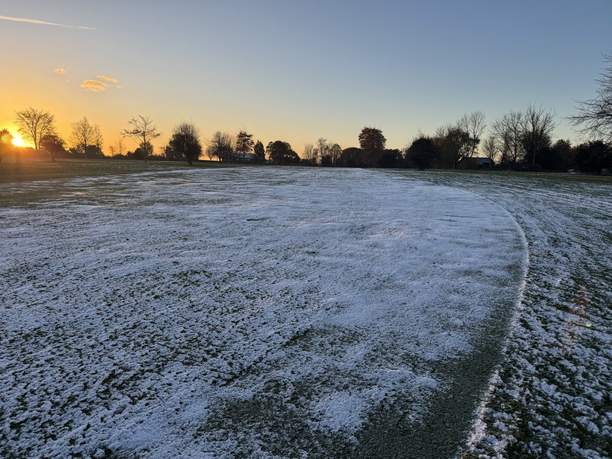 iestyn carpenter (@iestyncarpenter) on Twitter photo Still snow laying after freezing conditions over night and early hour’s on the South Downs which is making the course unplayable in areas. <a href="/CorhamptonGolf/">Corhampton Golf Club</a> Still snow laying after freezing conditions over night and early hour’s on the South Downs which is making the course unplayable in areas. <a href="/CorhamptonGolf/">Corhampton Golf Club</a>