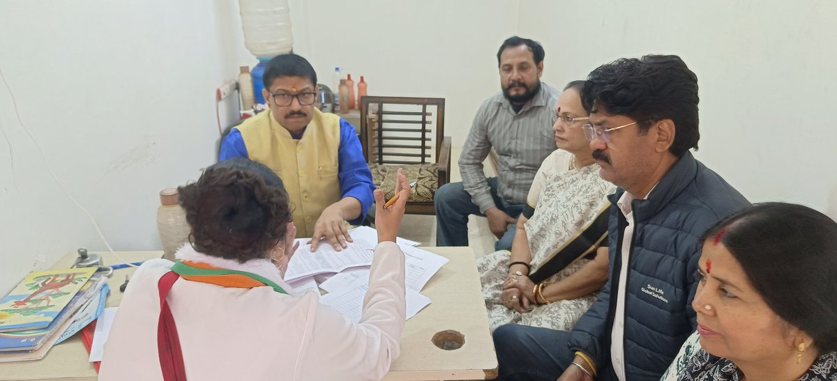 आज पांडव नगर मंडल के एक शक्ति केंद्र पर वोटर लिस्ट जांच प्रमुख के नाते जन संपर्क कर वोटर लिस्ट सत्यापन किया। 
#BJP #Delhi