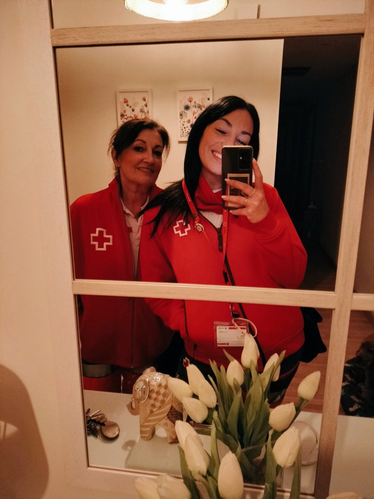 ElenaPorcel3's tweet photo. Mamá al rescate ♥️

@CruzRojaCordoba https://t.co/RnF4rA5gqE