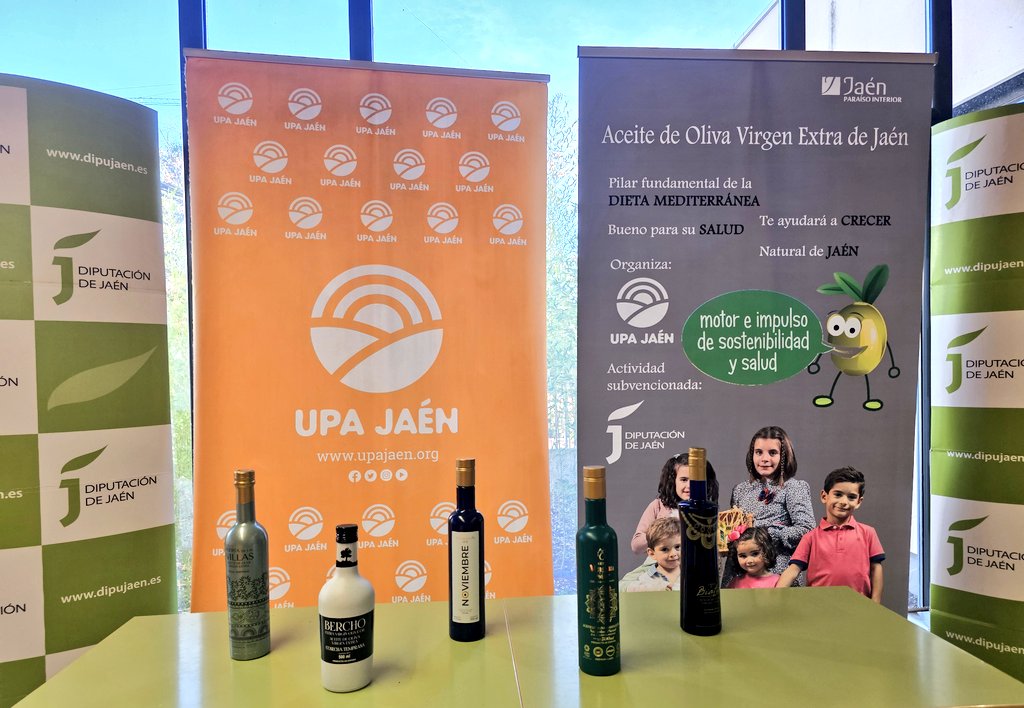 Ya estamos en el CEIP Nuestra Señora de las Mercedes, en Medina del Campo (Valladolid) para celebrar el #desayunosaludableUPA con <a href="/dipujaen/">Diputación de Jaén</a> y con los compañeros de <a href="/upacyl/">upacastillayleon</a>. Y, por supuesto, con nuestro #AOVE <a href="/puertalasvillas/">Puerta De Las Villas</a>, <a href="/CamposdeBiatia/">Campos de Biatia AOVE</a>, <a href="/MagnasurAOVE/">Magnasur</a>, Noviembre y Oleobercho