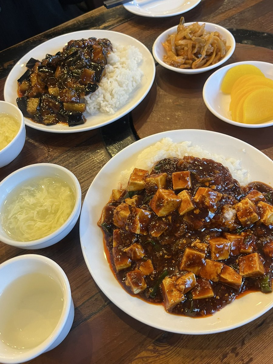 2jj26's tweet photo. 【1,500円以内で食べれるin #狎鴎亭ロデオ】

🍚Mao清潭洞店
📍ソウル特別市 江南区 清潭洞 22-20

ここ初めて行ってみたんけど、麻婆豆腐丼食べてみたんやけど、

なんか麻婆豆腐に麻辣ぽい味付けで
麻辣好きにはどタイプ飯やった🍛

麻辣ぽい口の中の痺れる感じめっちゃハマる

#韓国グルメ https://t.co/RNzkkBZkV8