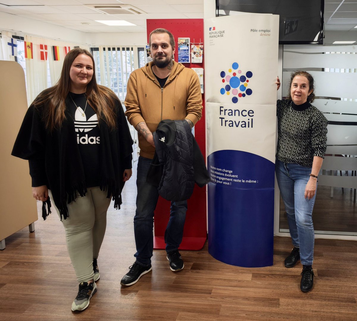 L’agence de Bastia a accueilli Jean-Christophe pour le #DUODAY 2024.

Curieux et motivé, il a exploré une reconversion vers les métiers de l’insertion.
Une matinée enrichissante, placée sous le signe de l’inclusion.

Merci à Adeline, Anne-Patricia et Elise pour leur engagement😘