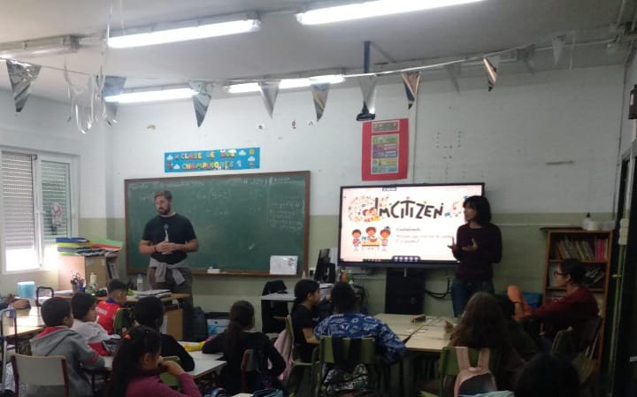 imcitizen_eu (@imcitizen_eu) on Twitter photo 🎉L@s compis de <a href="/CCyPE_UCM/">Cultura Cívica y Políticas Educativas (grupo UCM)</a> han celebrado el #20N #DiaInternacionalDeLaInfancia desde el proyecto #IMCITIZEN en el Colegio Francisco de Goya, en Madrid 📣🌎🌍🌏!!
👉🏼Reflexiones y avances en #Inclusión, #DerechosHumanos y #ParticipaciónCiudadana de la #InfanciaYAdolescencia
👇🏽🇬🇧 🎉L@s compis de <a href="/CCyPE_UCM/">Cultura Cívica y Políticas Educativas (grupo UCM)</a> han celebrado el #20N #DiaInternacionalDeLaInfancia desde el proyecto #IMCITIZEN en el Colegio Francisco de Goya, en Madrid 📣🌎🌍🌏!!
👉🏼Reflexiones y avances en #Inclusión, #DerechosHumanos y #ParticipaciónCiudadana de la #InfanciaYAdolescencia
👇🏽🇬🇧