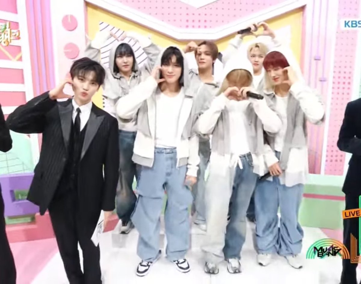 augustIune's tweet photo. MC JAEMIN WITH DREAMIEDEULS 🥹🤎 https://t.co/z8NV7NQrjf