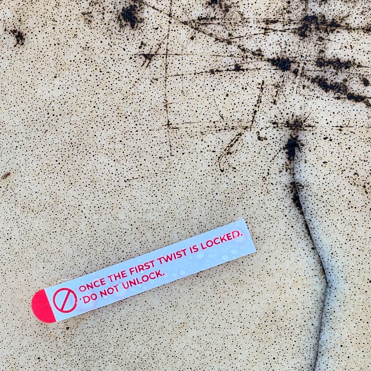 Ø ONCE THE FIRST TWIST IS LOCKED DO NOT UNLOCK This will be my mantra for today. #signs #tramstopmessages #publictransport #theveryday #thestreet #mantra