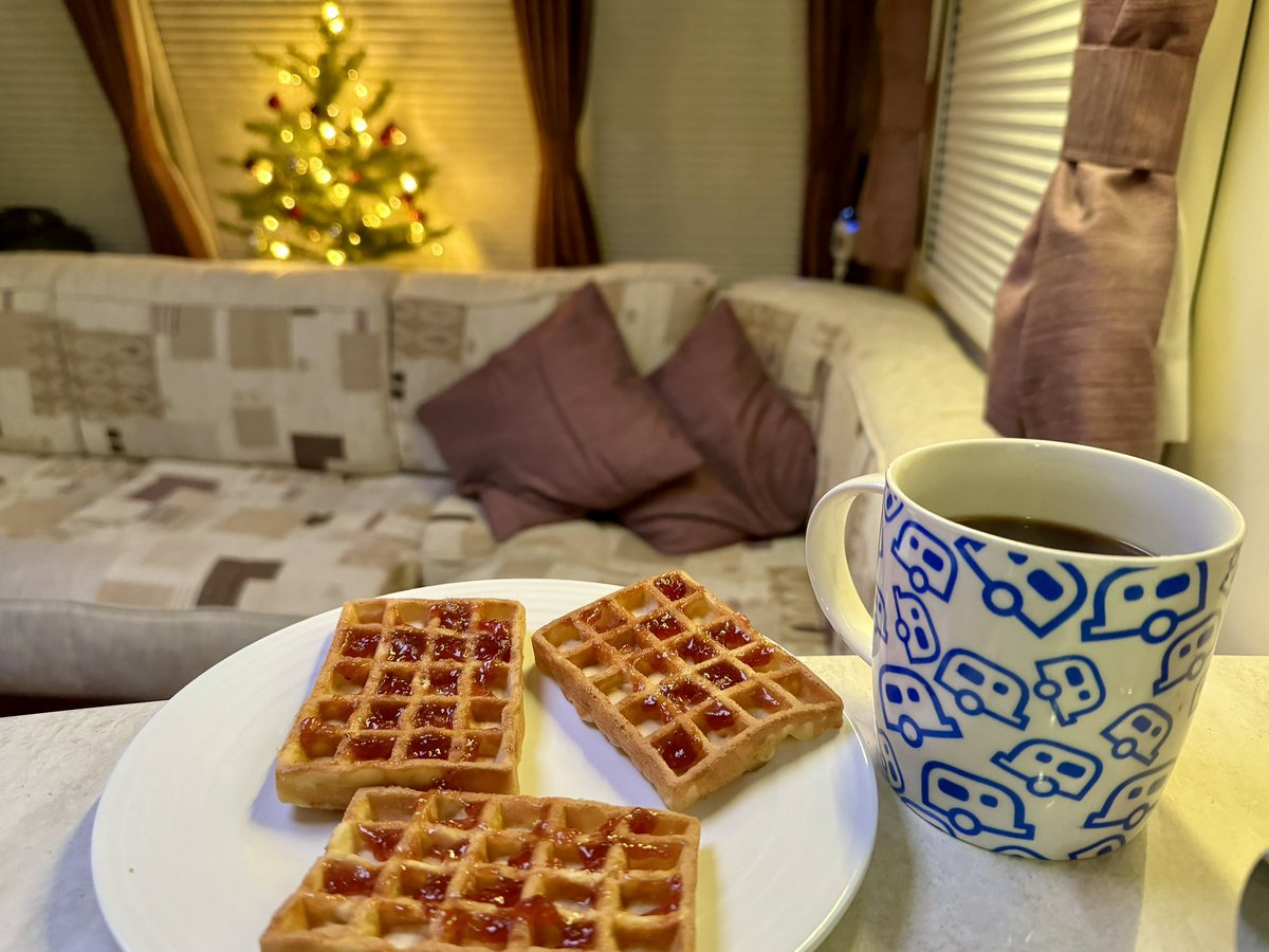 Good morning from Belgium after a toasty warm night in the caravan… The Christmas festivities open in Bruges today, so guess where we’ll be heading!? 😉☕️🎄🌅

#AccessibleAdventures #GoBailey #bruges #ChristmasMarket