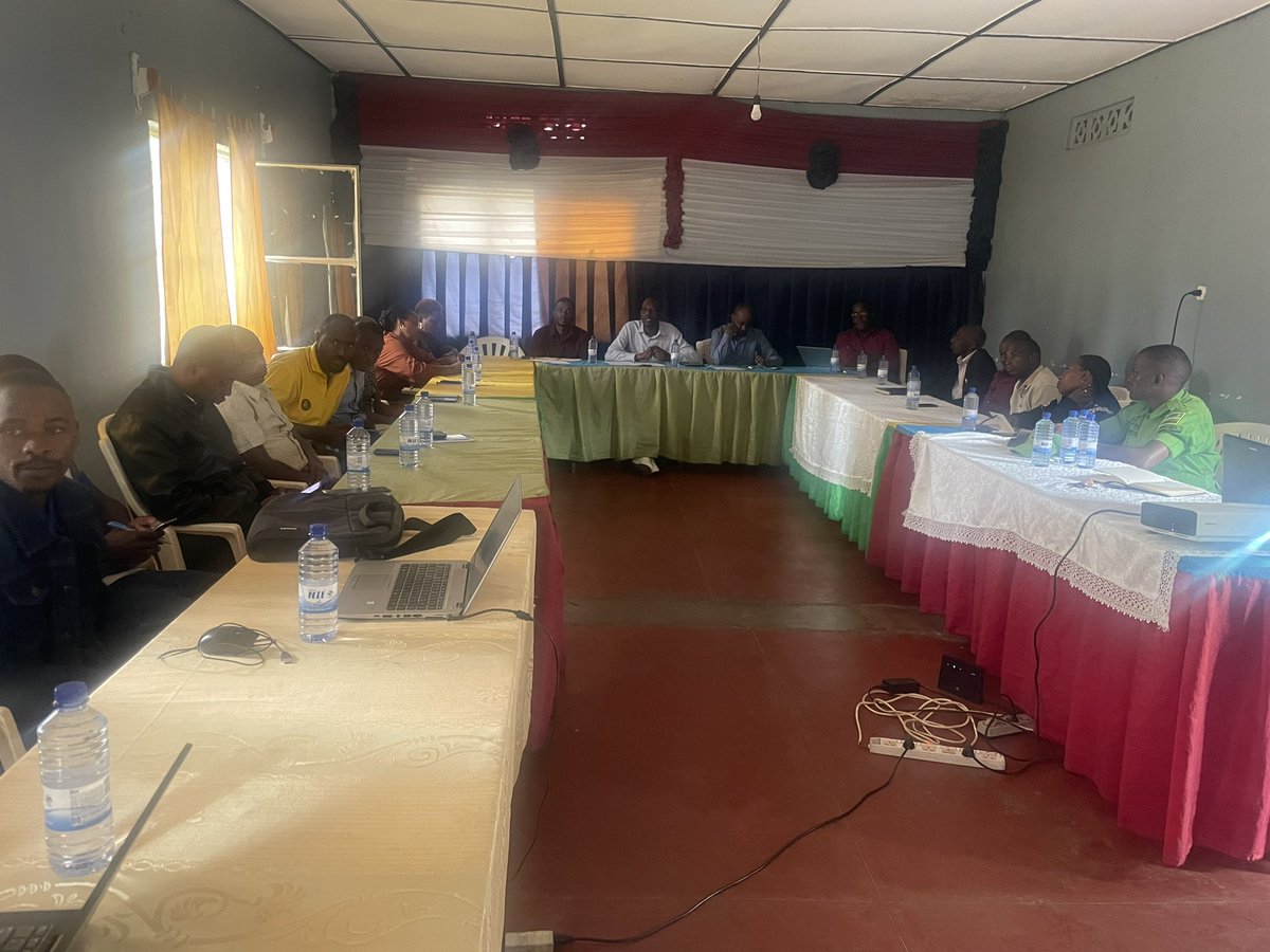 Kigabiro Sector (@sectorkigabiro) on Twitter photo Inama njyanama ya <a href="/SectorKigabiro/">Kigabiro Sector</a> muri ikigitondo ya teranye irimo kwiga ku mishinga y’iterambere n’imibereho myiza y’Abaturage.
Aha iraza kwemeza ni imishinga y’igenamigambi ya zamuwe n’utugari.
<a href="/PudenceR/">Pudence RUBINGISA</a> <a href="/RadjabM/">Radjab Mbonyumuvunyi</a> <a href="/rrkagabo/">Richards RK</a> <a href="/KarangwaUmutoni/">Umutoni Karangwa</a> <a href="/RwandaLocalGov/">Ministry of Local Government | Rwanda</a> <a href="/RwandaEast/">𝐄𝐚𝐬𝐭𝐞𝐫𝐧 𝐏𝐫𝐨𝐯𝐢𝐧𝐜𝐞 | 𝐑𝐰𝐚𝐧𝐝𝐚</a> Inama njyanama ya <a href="/SectorKigabiro/">Kigabiro Sector</a> muri ikigitondo ya teranye irimo kwiga ku mishinga y’iterambere n’imibereho myiza y’Abaturage.
Aha iraza kwemeza ni imishinga y’igenamigambi ya zamuwe n’utugari.
<a href="/PudenceR/">Pudence RUBINGISA</a> <a href="/RadjabM/">Radjab Mbonyumuvunyi</a> <a href="/rrkagabo/">Richards RK</a> <a href="/KarangwaUmutoni/">Umutoni Karangwa</a> <a href="/RwandaLocalGov/">Ministry of Local Government | Rwanda</a> <a href="/RwandaEast/">𝐄𝐚𝐬𝐭𝐞𝐫𝐧 𝐏𝐫𝐨𝐯𝐢𝐧𝐜𝐞 | 𝐑𝐰𝐚𝐧𝐝𝐚</a>