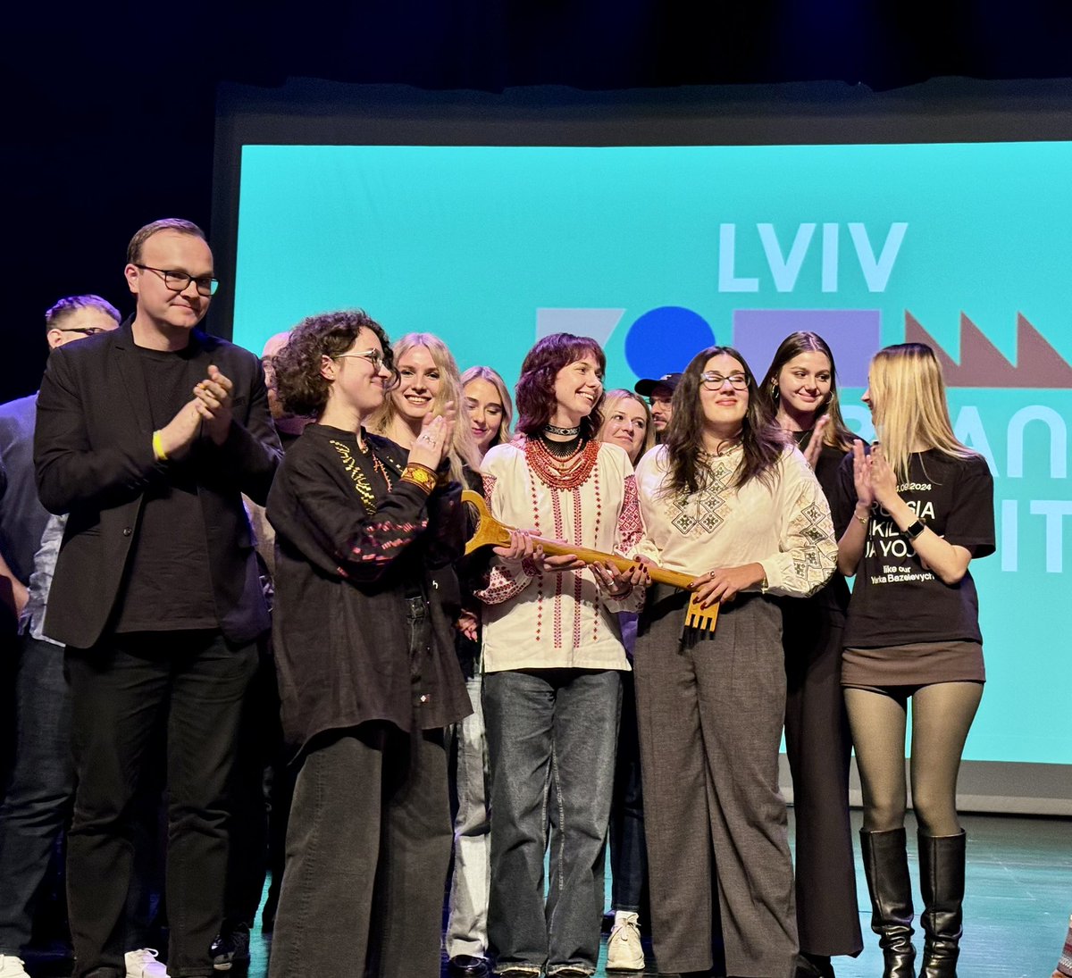 Lviv is the European Youth Capital 2025.
It’s official now. Commission has handed over the symbolic key to our delegates.
Ukrainian youth today are an example for the entire world.
This is a journey and a time they did not choose, but they are navigating it with great dignity!