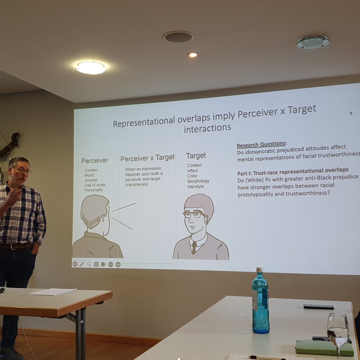 rolandimhoff's tweet image. Kurt Hugenberg asks whether individual prejudice affects mental representations of facial trustworthiness... Gender and Race prototypicality might be baked in into how white people construe facial trustworthiness Day 3 of Osthofen #facemeeting