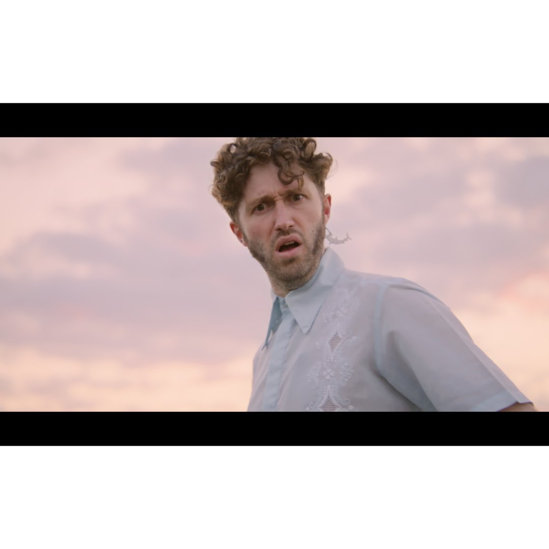 If you've not seen it yet, Make Your Life Good Again is available to watch now! Here's some screengrabs with some sneak peaks of what's in store.

It's basically an episode of Queer Eye that doesn't work. Hope you've all been enjoying it so far!

youtube.com/watch?v=AHGo2z…