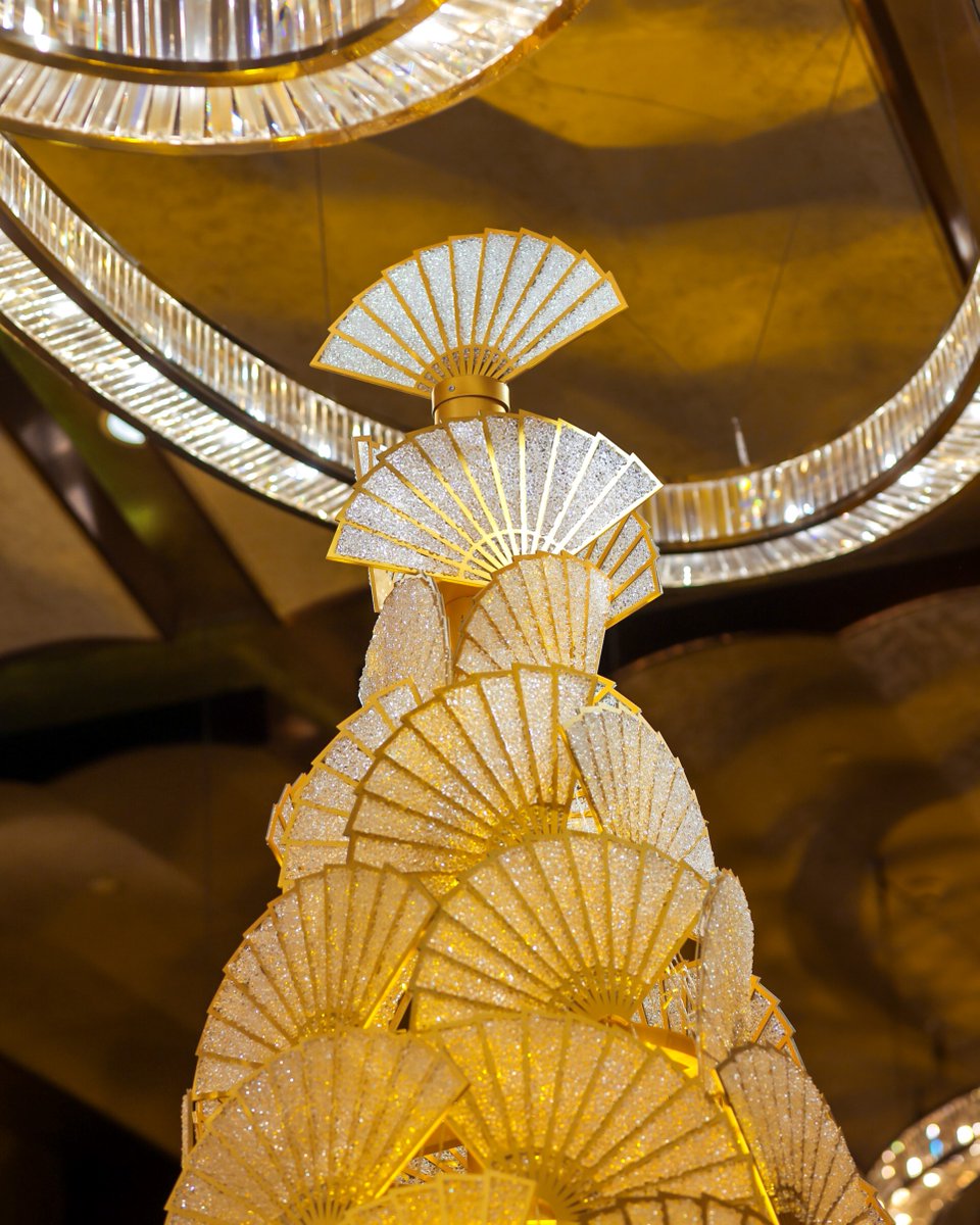 Celebrate the festive season with timeless joy and unforgettable moments. In collaboration with Oravida, we unveiled a stunning Christmas tree crafted from recycled water bottles collected from our guestrooms, seamlessly blending elegance with sustainability.

#ImAFan
#Oravida