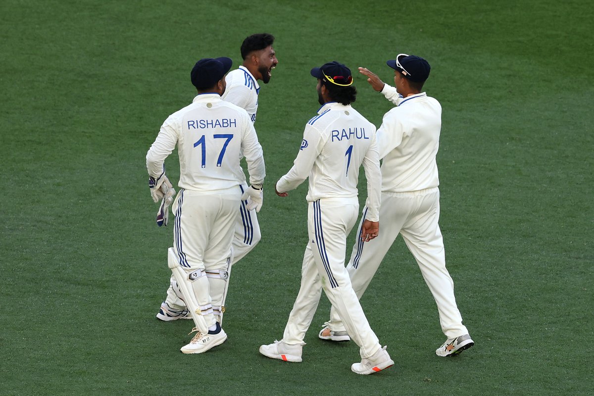 BCCI (@bcci) on Twitter photo L.B.W!
Marnus Labuschagne is OUT for 2 and <a href="/mdsirajofficial/">Mohammed Siraj</a> get his second wicket👌👌
Live - bit.ly/AUSvIND-1stTes…
#TeamIndia | #AUSvIND L.B.W!
Marnus Labuschagne is OUT for 2 and <a href="/mdsirajofficial/">Mohammed Siraj</a> get his second wicket👌👌
Live - bit.ly/AUSvIND-1stTes…
#TeamIndia | #AUSvIND