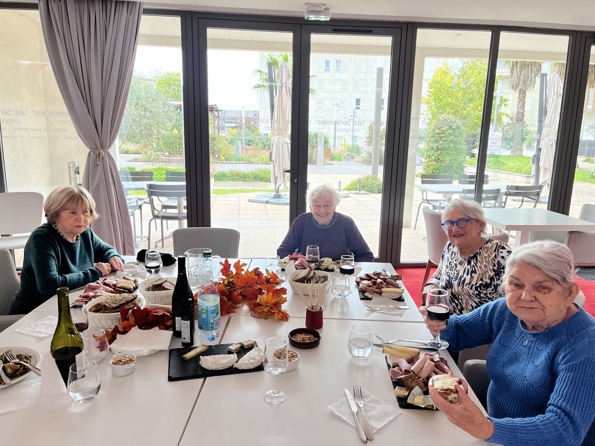 Retour sur notre apéritif déjeuner , Beaujolais Nouveau!
☺️⁦<a href="/senioriales/">Senioriales</a>⁩ #bienviellir