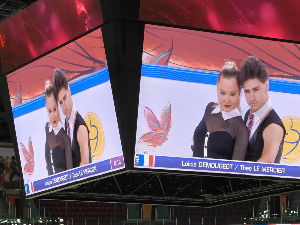 iChongqing_CIMC's tweet photo. On Nov 22, the Cup of China of ISU Grand Prix of Figure Skating kicks off in Banan, Chongqing. Athletes from various countries enjoyed dancing on the ice and showing off their skills, thrilling the audience with their virtuosity and elegance.🧊⛸️✨ 
#ISUGrandPrix #CupofChina #Chongqing #Iceskating