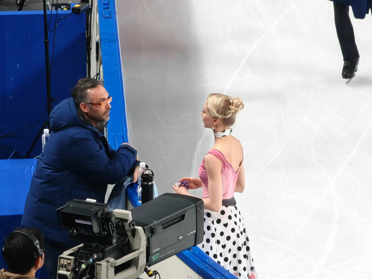 iChongqing_CIMC's tweet photo. On Nov 22, the Cup of China of ISU Grand Prix of Figure Skating kicks off in Banan, Chongqing. Athletes from various countries enjoyed dancing on the ice and showing off their skills, thrilling the audience with their virtuosity and elegance.🧊⛸️✨ 
#ISUGrandPrix #CupofChina #Chongqing #Iceskating