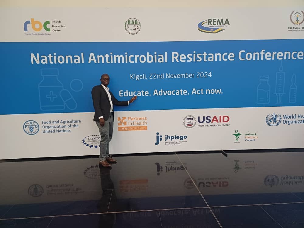 At National level, the World Antimicrobial Resistance Awareness Week #WAAW is being celebrated at Kigali Convention Centre. Prudent use of antimicrobials is mandatory if we are to expect a bright future. Ubudahangarwa bw’udukoko dutera indwara ku miti ni #Ikibazo gikomeye.