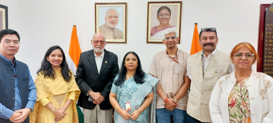 inidhikhare's tweet photo. Held a press conference to announce the successful outcomes of the Tomato Grand Challenge (TGC), a collaborative effort between the Department of Consumer Affairs and the Innovation Cell of AICTE, Ministry of Education. The initiative addressed key challenges such as tomato https://t.co/cmoU0Lzdoz