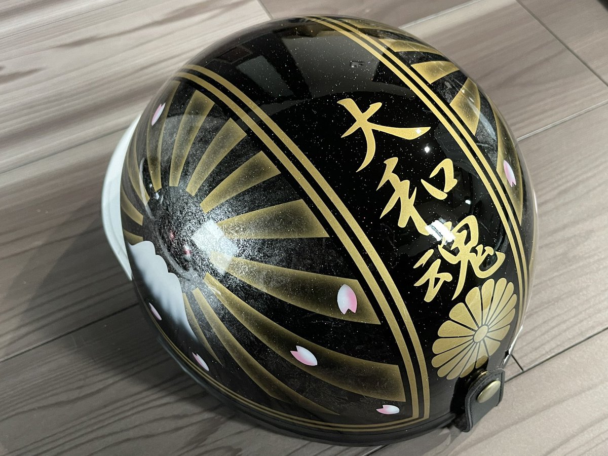 paint_clover's tweet photo. 黒金にシルバーの
ラップ塗装仕上げ👌

#コルク半 #族車 #暴走族 #旧車會 https://t.co/ILyzxOGlAb