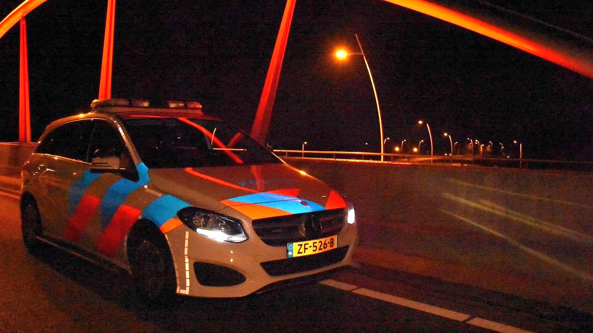 Auto slaat over de kop op Midden-Brabantweg bij Kaatsheuvel