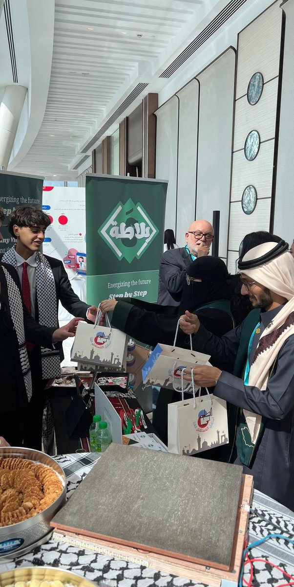 اطـــبـــع لـــي (@atabelii) on Twitter photo مقتطفات من المعرض الطلابي في اليوم الأخير من مسابقة الشركة في مدينة الإمارات. سعداء بمشاركتنا في هذا الحدث المميز، حيث عرضنا أفكارنا ومشاريعنا أمام لجنة التحكيم والجمهور، مما يعزز شغفنا نحو الابتكار والتميز.
#اطبع_لي
<a href="/INJAZAlArab/">INJAZ Al-Arab</a>
<a href="/InjazSA/">إنجاز السعودية</a> مقتطفات من المعرض الطلابي في اليوم الأخير من مسابقة الشركة في مدينة الإمارات. سعداء بمشاركتنا في هذا الحدث المميز، حيث عرضنا أفكارنا ومشاريعنا أمام لجنة التحكيم والجمهور، مما يعزز شغفنا نحو الابتكار والتميز.
#اطبع_لي
<a href="/INJAZAlArab/">INJAZ Al-Arab</a>
<a href="/InjazSA/">إنجاز السعودية</a>