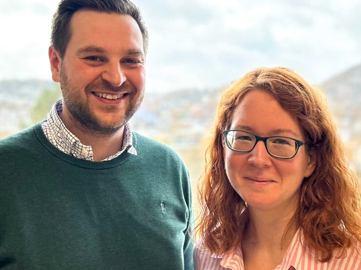 Philipps-Universität (@uni_mr) on Twitter photo 🚨 Neue Erkenntnisse zu #Parkinson: Forschende der #UniMarburg identifizieren Energiestörungen in Nervenzellen als Mitursache. 🧠⚡️ Zellen sterben ab, Eiweißaggregate häufen sich. Studie von Fanni Geibl et al zeigt Hoffnung!📖 Mehr: uni-marburg.de/EMyJPV #Parkinson <a href="/UKGM_Presse/">UKGM Gießen und Marburg</a> 🚨 Neue Erkenntnisse zu #Parkinson: Forschende der #UniMarburg identifizieren Energiestörungen in Nervenzellen als Mitursache. 🧠⚡️ Zellen sterben ab, Eiweißaggregate häufen sich. Studie von Fanni Geibl et al zeigt Hoffnung!📖 Mehr: uni-marburg.de/EMyJPV #Parkinson <a href="/UKGM_Presse/">UKGM Gießen und Marburg</a>