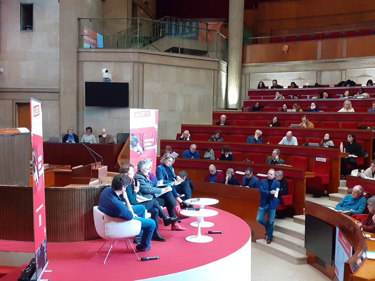 30 ans <a href="/CollectifALERTE/">Collectif ALERTE</a> au <a href="/lecese/">CESE</a> : l'emploi, remède contre la pauvreté ? "oui, mais"... Pour <a href="/ZemmourMichael/">Michael Zemmour</a> ce serait même  "non" quand le retour à un mauvais emploi emprisonne dans une situation de pauvreté, ou quand les minima sociaux sont trop bas vs les revenus du travail