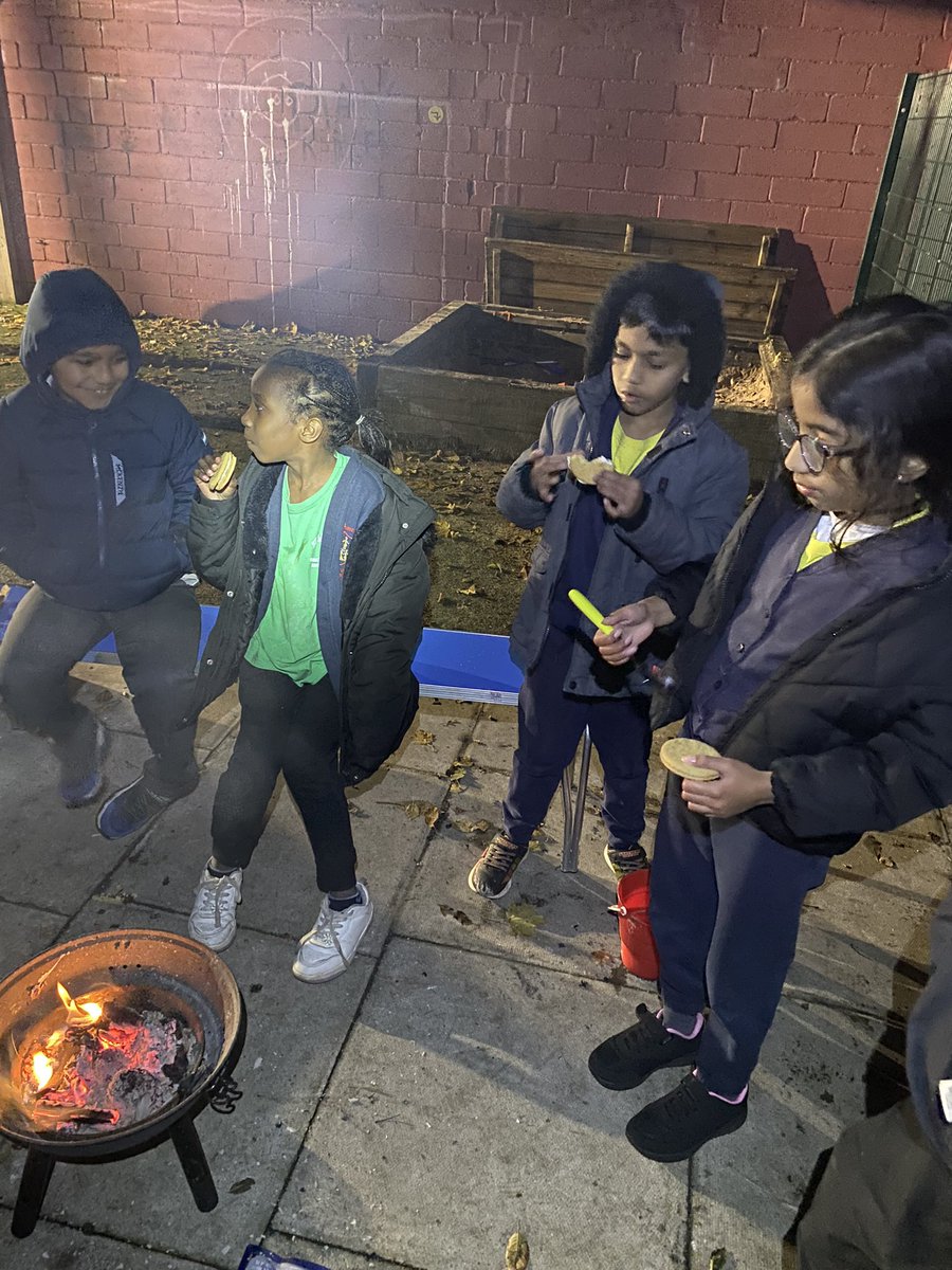 Play_Glos's tweet image. Cooking on the fire and rounds of ‘the floor is lava’ kept us warm during a chilly #Play2Nurture session last night 🌋 
 
@TNLComFund #ChildLedPlay #TimeToBe