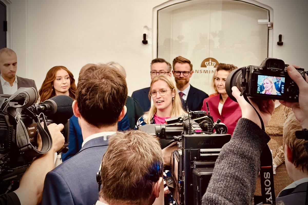 God finanslovsaftale landet 🤩 Vi gør det billigere at være dansker, og samtidig investerer vi i velfærd og sundhed. Vi finansierer aftalerne om iværksætteri og lavere erhvervsbeskatning. Og så er håndværkerfradraget tilbage med fokus på klimasikring og energirenovering! 💪🏼