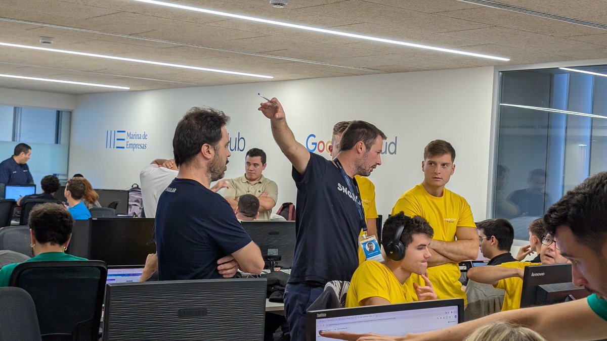 sngular's tweet photo. ✨Entrada libre: Ha llegado la final del #RetoCOFARES.

💡Tras semanas de trabajo intenso y creatividad, los equipos presentarán sus soluciones: un asistente conversacional multimodal para mejorar la experiencia en las #farmacias y hacer más eficiente la atención al #cliente🧵 https://t.co/EjygqV12DD