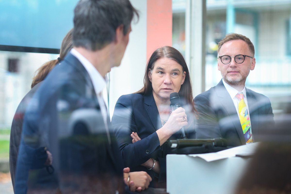 Sharing #GIFI work with new communities is always extremely rewarding. #ScienceSummit24 was a great opportunity to discuss #digitalwalls and how to overcome them. Thanks for the invite <a href="/DeutscheWelle/">DW Deutsche Welle</a> 

#FallingWalls  #BreakthroughThinking 
<a href="/Falling_Walls/">Falling Walls</a> <a href="/EU_FPI/">EU Service for Foreign Policy Instruments 🌐</a> <a href="/EUI_Schuman/">The Robert Schuman Centre</a>