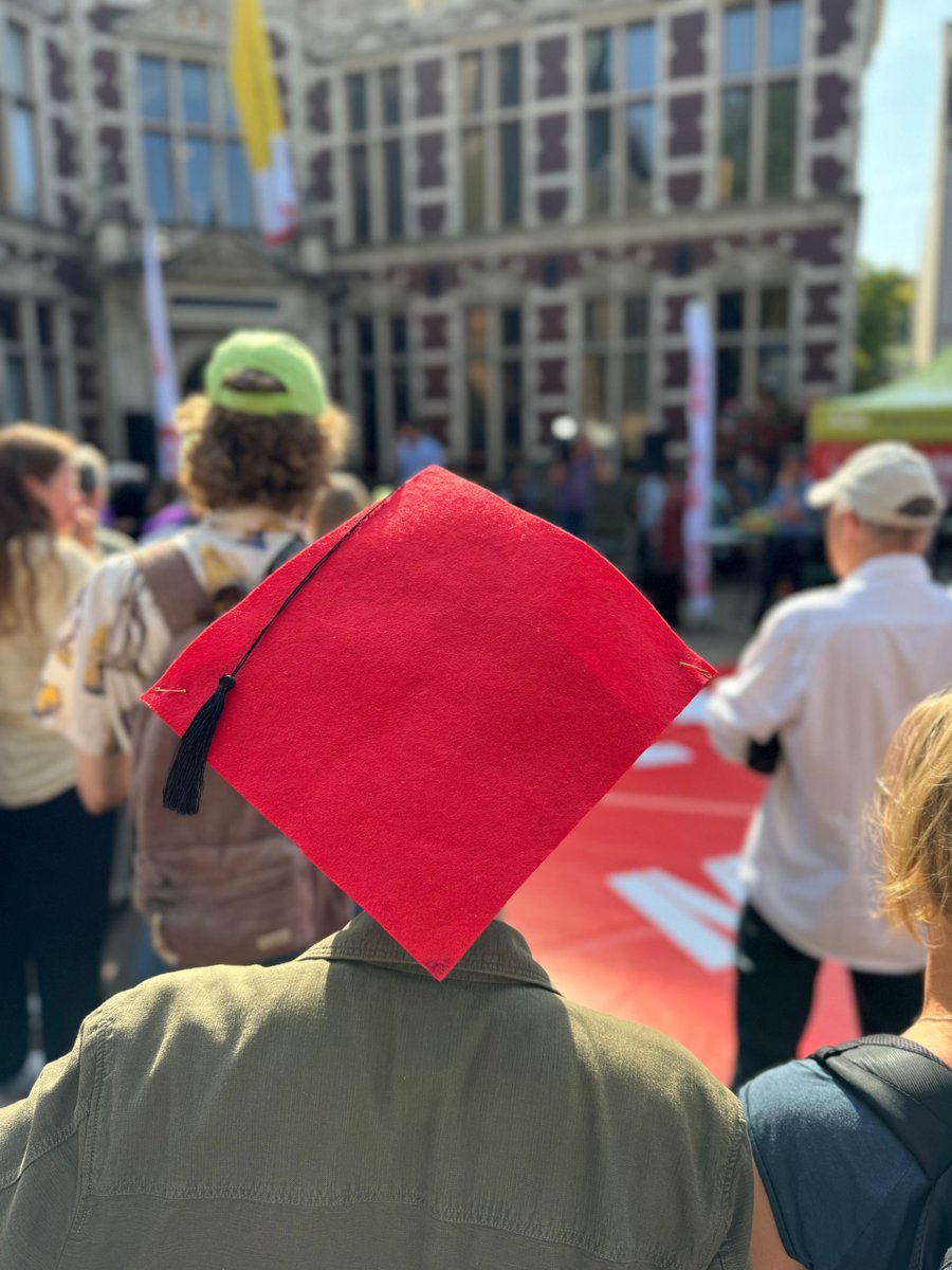 Maandag is de landelijke demonstratie tegen de bezuinigingen op het hoger onderwijs. Kom allemaal naar den Haag en laat je stem horen!

📍 Malieveld Den Haag
 🕐13:00 

👉fnv.nl/cao-sector/ove…
