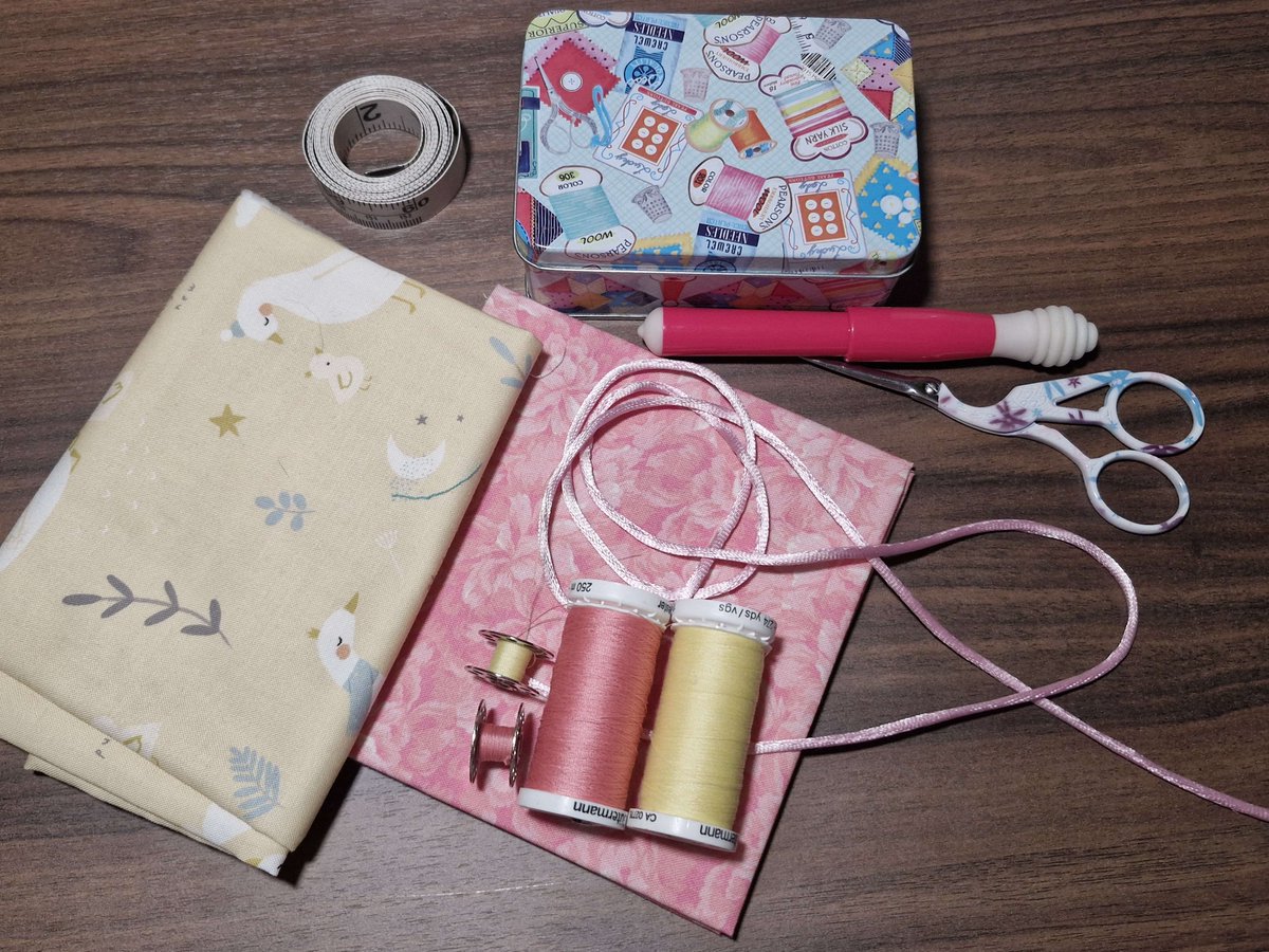 Ranyaella_'s tweet photo. Time to turn this cuteness into a dice bag! Live on the funny purple site <3
#twitch #golive #creative #sewingstream https://t.co/l46Vore0JU