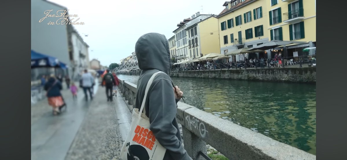 ไวบ์แจฮยอนมันแบบผู้ชายช้าๆในวันสบายๆเดินเล่นช้อปปิ้งชิลๆ เดินดูบ้านเมือง สะพายกระเป๋าผ้า เออผชแบบผมมีคนเดียวเพราะงั้นชอบแค่ผมนะครับจริงๆ 😭😭😭