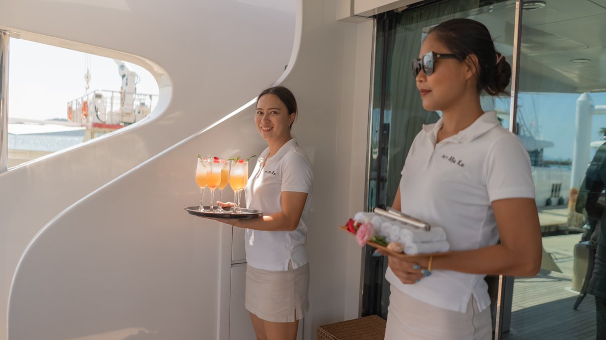 AMCharter's tweet photo. 97 feet #motoryacht based in Phuket https://t.co/MWQXndJ0Vc A crew of 8 professionals and numerous water toys will be at your complete disposal for the duration of the charter on board! #luxuryyachtcharter #motoryacht #superyacht #yachtrent #bestcrew #crewed https://t.co/TUTrUz7rPE